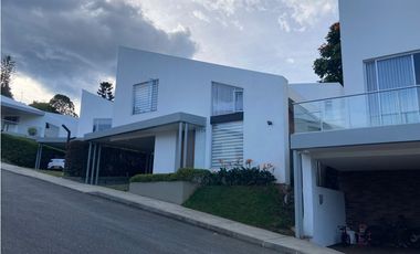 Hermosa Casa en Unidad Cerrada en El Retiro