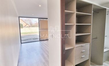 Casa en venta de 4 dorm. en Colina