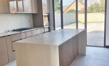 Casa en venta de 4 dorm. en Colina