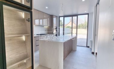 Casa en venta de 4 dorm. en Colina