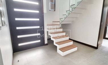 Casa en venta de 4 dorm. en Colina