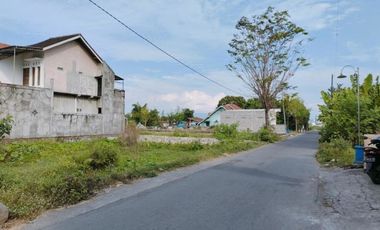 TANAH DI TAMANAN BANGUNTAPAN UTARA KAMPUS UAD DEKAT RS WIROSABAN