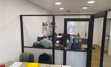 Oficina en Milla de Oro, El Poblado, Medellín.