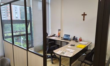Oficina en Milla de Oro, El Poblado, Medellín.