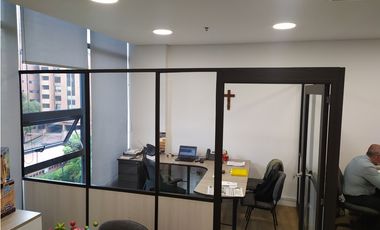Oficina en Milla de Oro, El Poblado, Medellín.