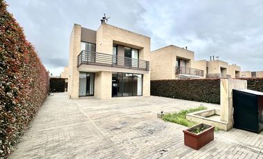 casa en arriendo en canelon. Cod A5732