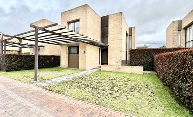 casa en arriendo en canelon. Cod A5732