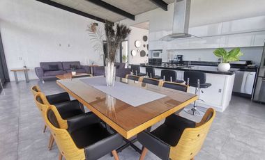 CASA EN RENTA Y VENTA CON IMPRESIONANTE VISTA AL LAGO