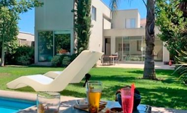 Casa en Condominio Chicureo/ Colegio Alemán