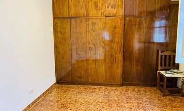 EN VENTA CHALET 3 AMB CON PARQUE Y PISCINA