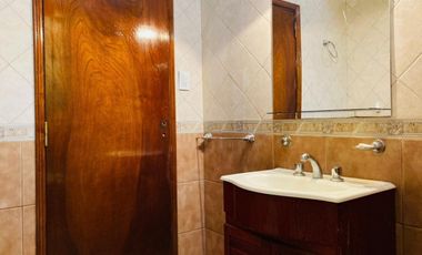 EN VENTA CHALET 3 AMB CON PARQUE Y PISCINA