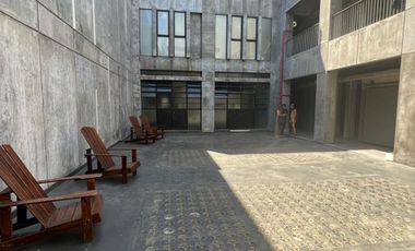 ALQUILER OFICINA Edificio estilo industrial