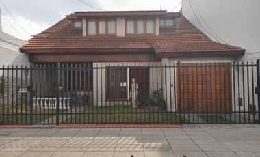 Chalet en venta de cuatro ambientes en Moron Sur