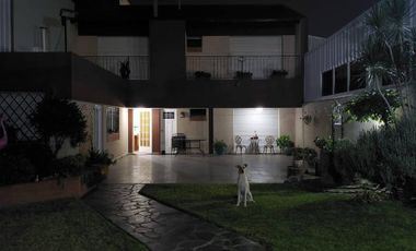 Chalet en venta de cuatro ambientes en Moron Sur