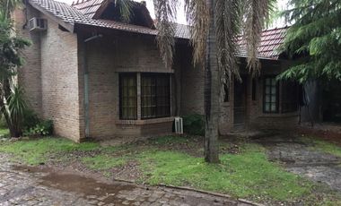 casa quinta a metros del acceso oeste