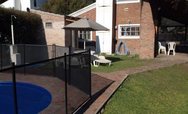 casa quinta a metros del acceso oeste