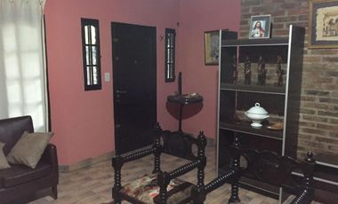 casa quinta a metros del acceso oeste