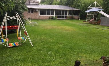 casa quinta a metros del acceso oeste