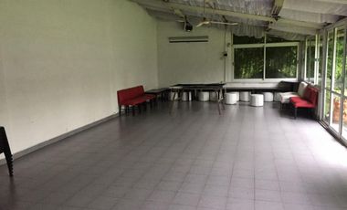 casa quinta a metros del acceso oeste