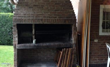 casa quinta a metros del acceso oeste