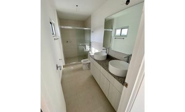 SE VENDE CASA EN TOWN HOMES COSTA SUR