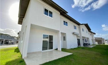 SE VENDE CASA EN TOWN HOMES COSTA SUR