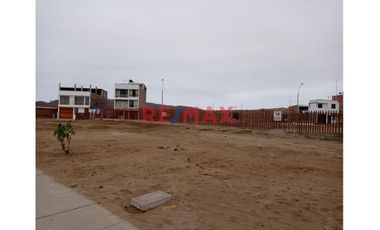 Se Vende Terreno  En Av. Principal Urb. Las Lomas De Pucusana Cerca Al Club Nautico El Poseidon