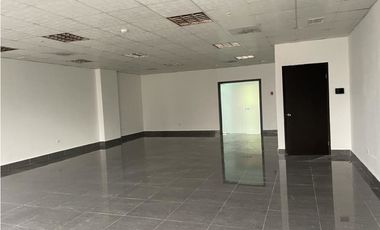 SE ALQUILA OFICINA DE 106 MTS EN OBARRIO MANTENIMIENTO INCLUIDO
