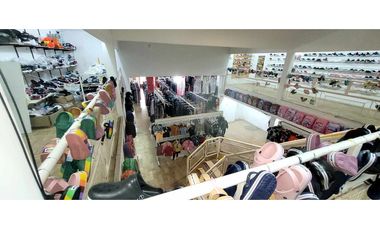 Amplio local comercial + departamento de 3 amb en pleno centro.