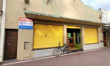 Amplio local comercial + departamento de 3 amb en pleno centro.