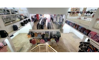 Amplio local comercial + departamento de 3 amb en pleno centro.