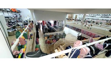 Amplio local comercial + departamento de 3 amb en pleno centro.