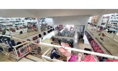 Amplio local comercial + departamento de 3 amb en pleno centro.