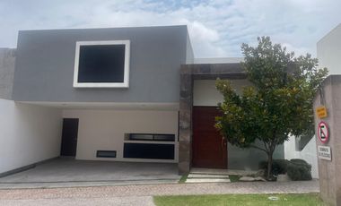 CASA EN RENTA EN SIERRAZUL SLP