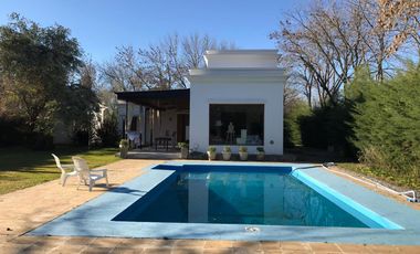 CASA EN VENTA - BARRIO COLONIA SUIZA - BARADERO BS AS.