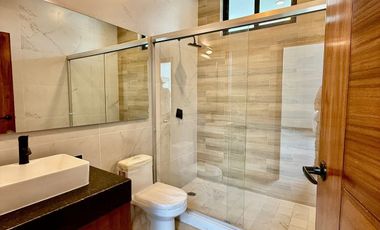 Casa en Venta en Coto Privado de 4 Recámaras con Alberca Zona Norte de Colima