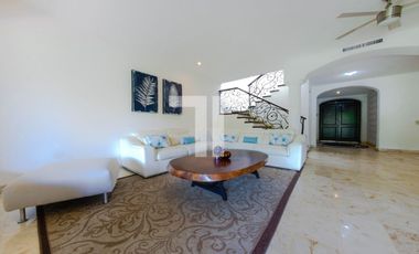 Casa en renta 3 recámaras Isla Dorada Zona Hotelera Cancún
