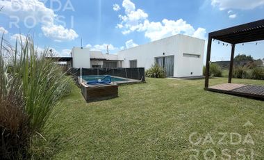 Moderna propiedad con piscina en Horizontes al sur, Canning