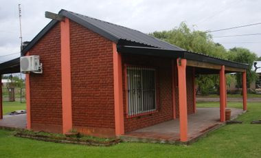 Casa de Fin de Semana de 2 ambientes en excelente estado. terreno de 20 X 50