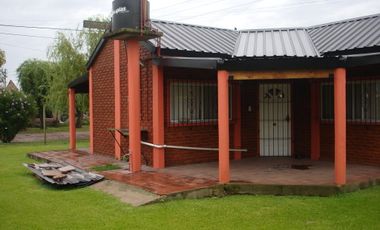 Casa de Fin de Semana de 2 ambientes en excelente estado. terreno de 20 X 50