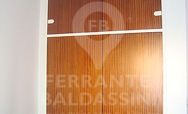 EXCEL. CASA TIPO DUPLEX , COMODO FUNCIONAL.INMEJORABLE UBICACION. ZONA RESIDENCIAL. HERMOSA VISTA. 4 DORMITORIOS en 2 PLANTAS, 1 EN SUITE. GARAGE Y PO