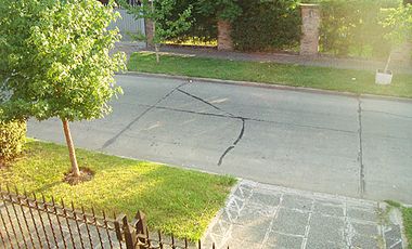 EXCEL. CASA TIPO DUPLEX , COMODO FUNCIONAL.INMEJORABLE UBICACION. ZONA RESIDENCIAL. HERMOSA VISTA. 4 DORMITORIOS en 2 PLANTAS, 1 EN SUITE. GARAGE Y PO