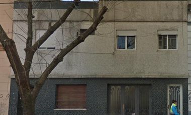 PH venta -4 dormitorios, 4 baños, 2 patios, cochera y sotano - La Plata