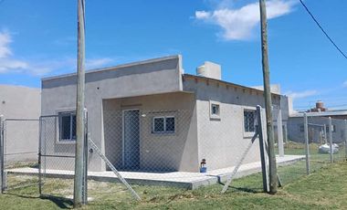 Casa en venta - 2 Dormitorios 1 Baño - Cochera - 400Mts2 - Melchor Romero, La Plata