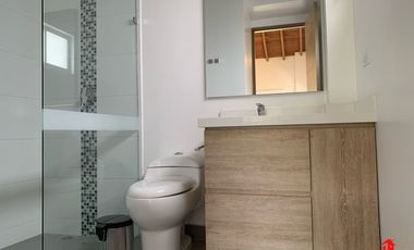 casa en arriendo en loma del escobero. Cod A6000