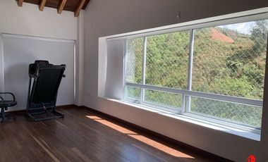 casa en arriendo en loma del escobero. Cod A6000