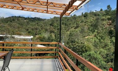 casa en arriendo en loma del escobero. Cod A6000
