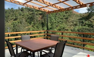 casa en arriendo en loma del escobero. Cod A6000