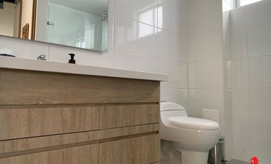 casa en arriendo en loma del escobero. Cod A6000