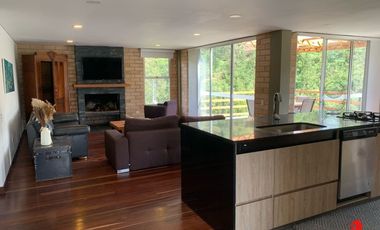 casa en arriendo en loma del escobero. Cod A6000